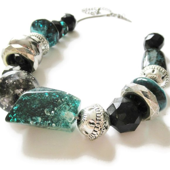 Emerald Green Silver Black Bib Necklace Lucite Plastic Chunky Beads - Picture 3 of 6